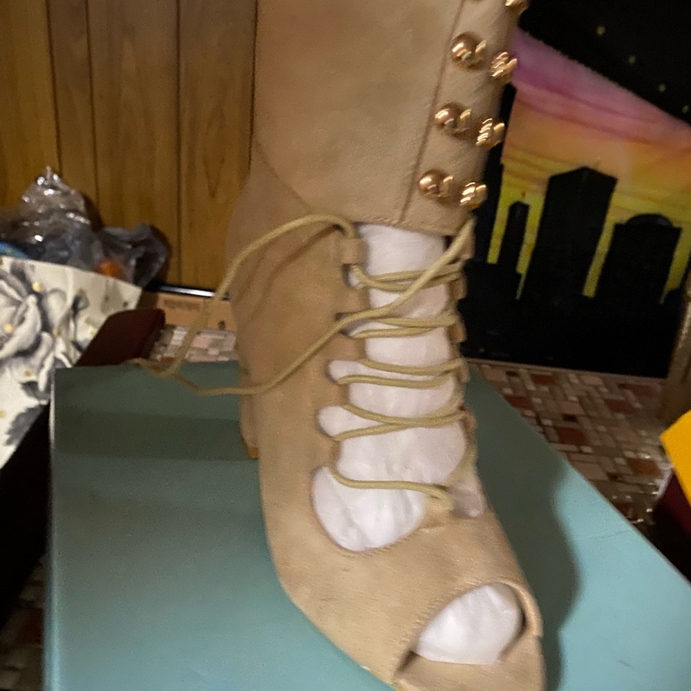 Boots - Picture 2 of 4